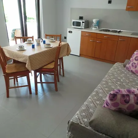 Cintya Guest house *