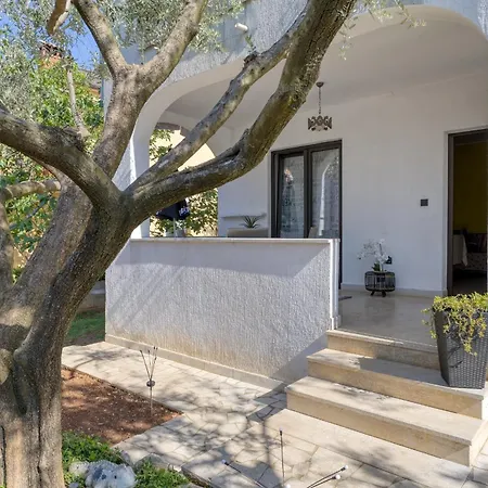 ゲストハウス Cintya 3*