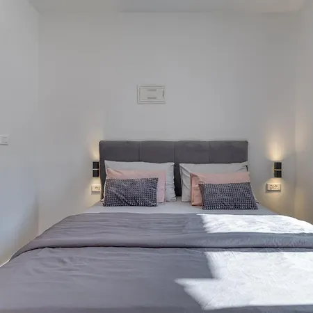 Cintya ゲストハウス ポレッチ